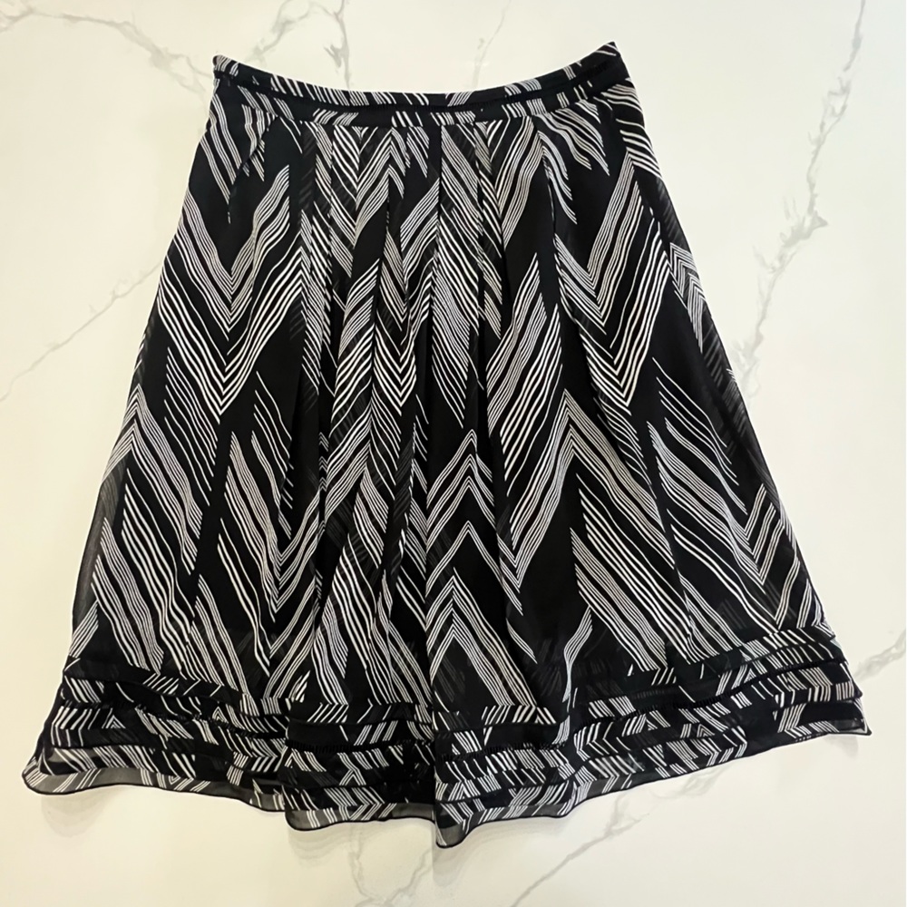 WHBM black white skirt size 6